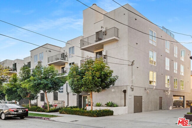 Building Photo - 5229 Willowcrest Ave