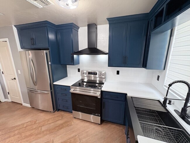 Building Photo - 181 E Crown Ct