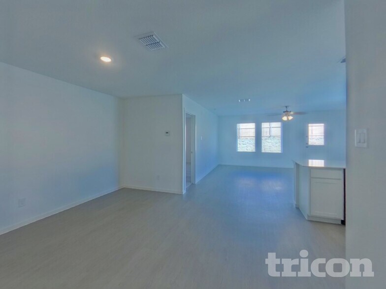 Building Photo - 10700 Dusty Rnch Rd