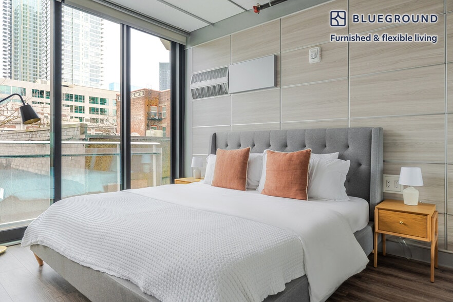 Building Photo - 303 Battery St