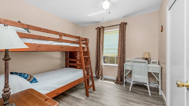Building Photo - 5230 Soundside Dr