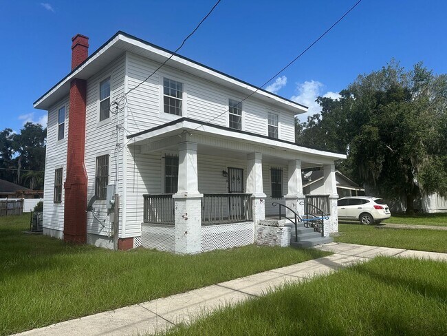 Building Photo - 808 S Locust Ave