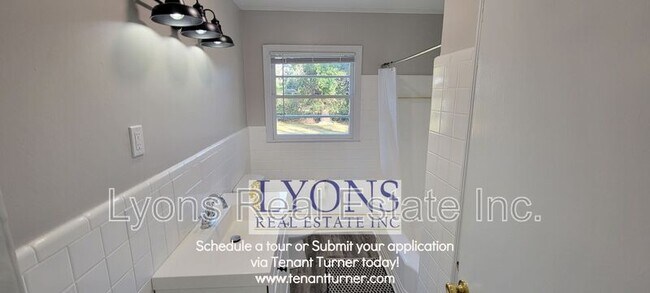 Building Photo - 718 Azalea Cir