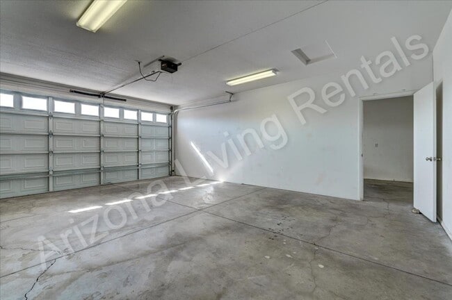 Building Photo - NORTHSIDE 3 CAR GARAGE