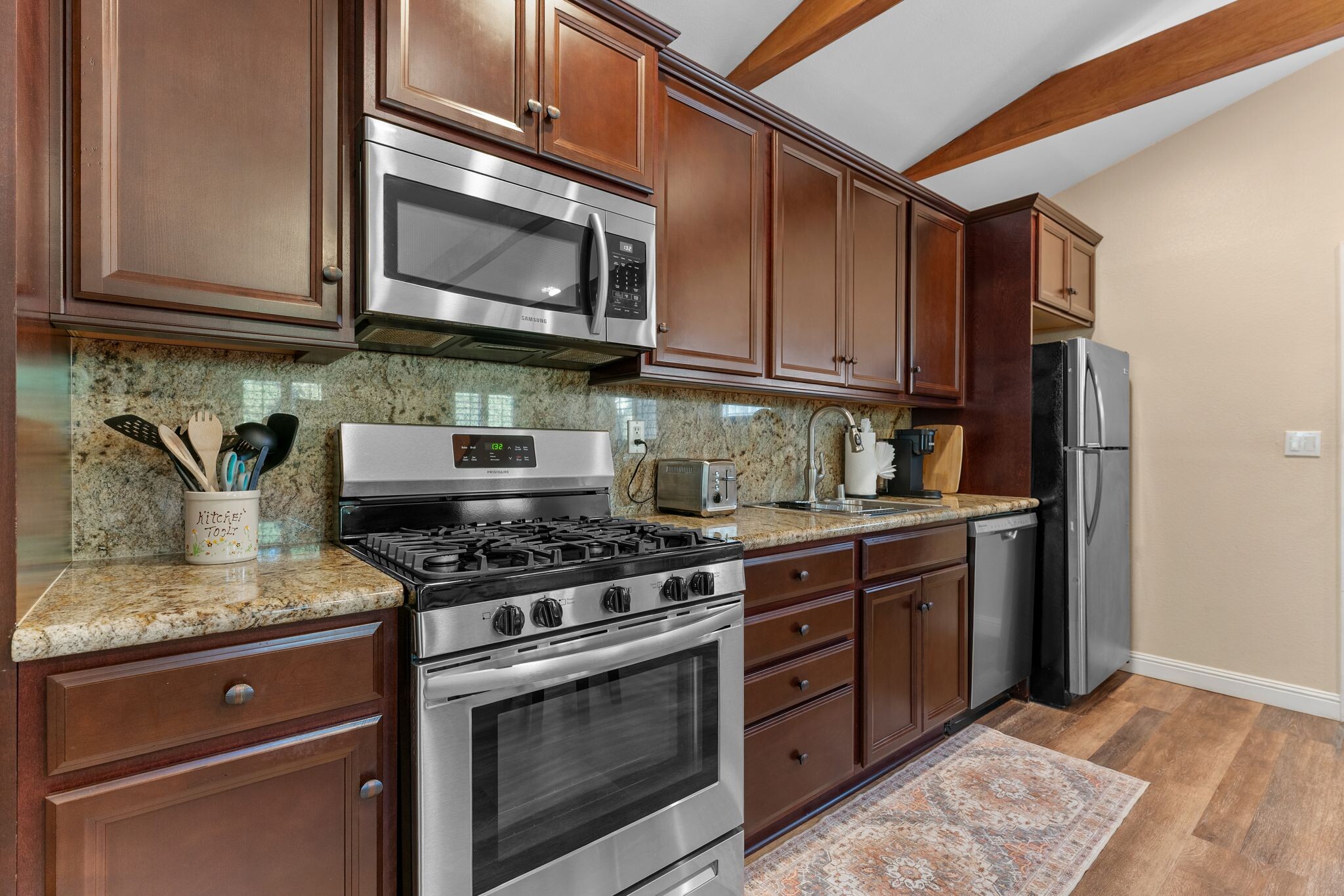 Building Photo - 7227 Fallbrook Ave