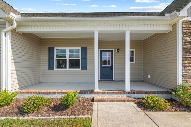 Building Photo - 3 bedroom with bonus room in Holly Ridge is available now!