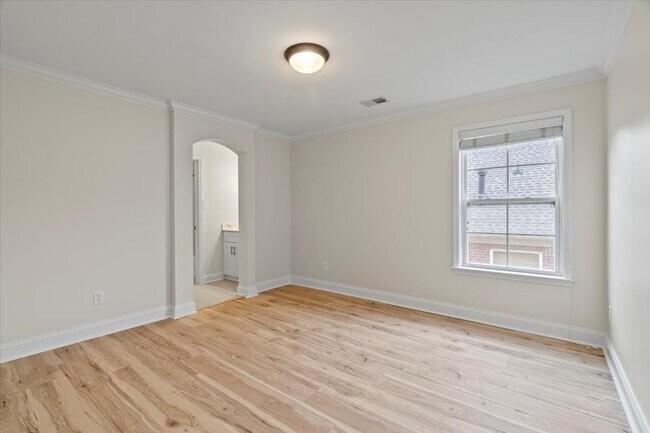 Building Photo - 12123 Brooks River Dr