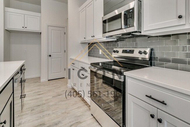 Building Photo - 809 S 2nd St