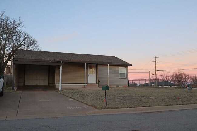Building Photo - Cute and Clean 2 bedroom near SWOSU