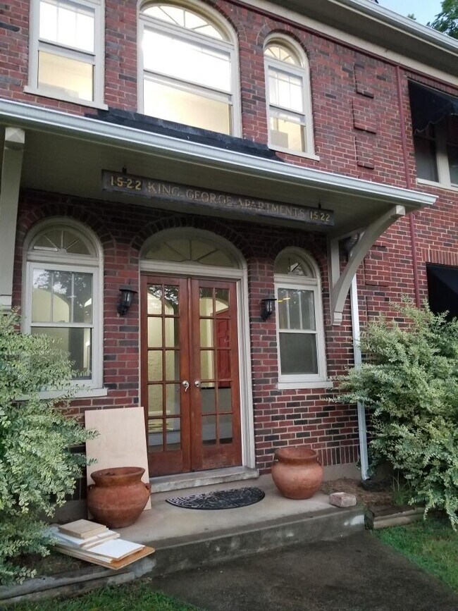 Main entrance on Franklin - 1522 Franklin Rd SW