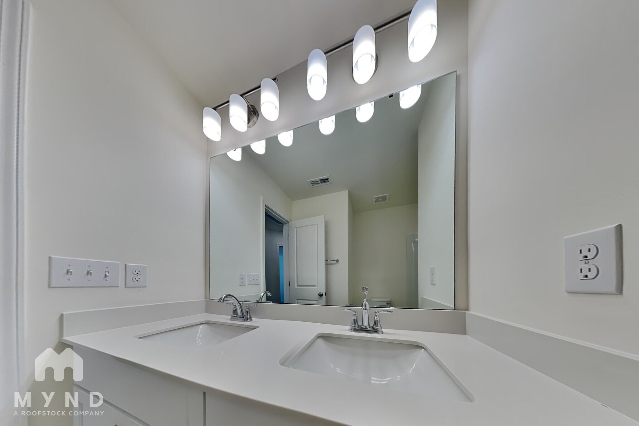 Building Photo - 1546 Cedar Tree Dr