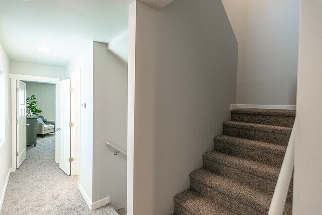 Building Photo - Beautiful Bridgestone Crossing Townhome