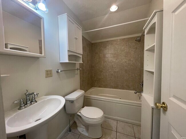 Building Photo - 1200 N Washington St