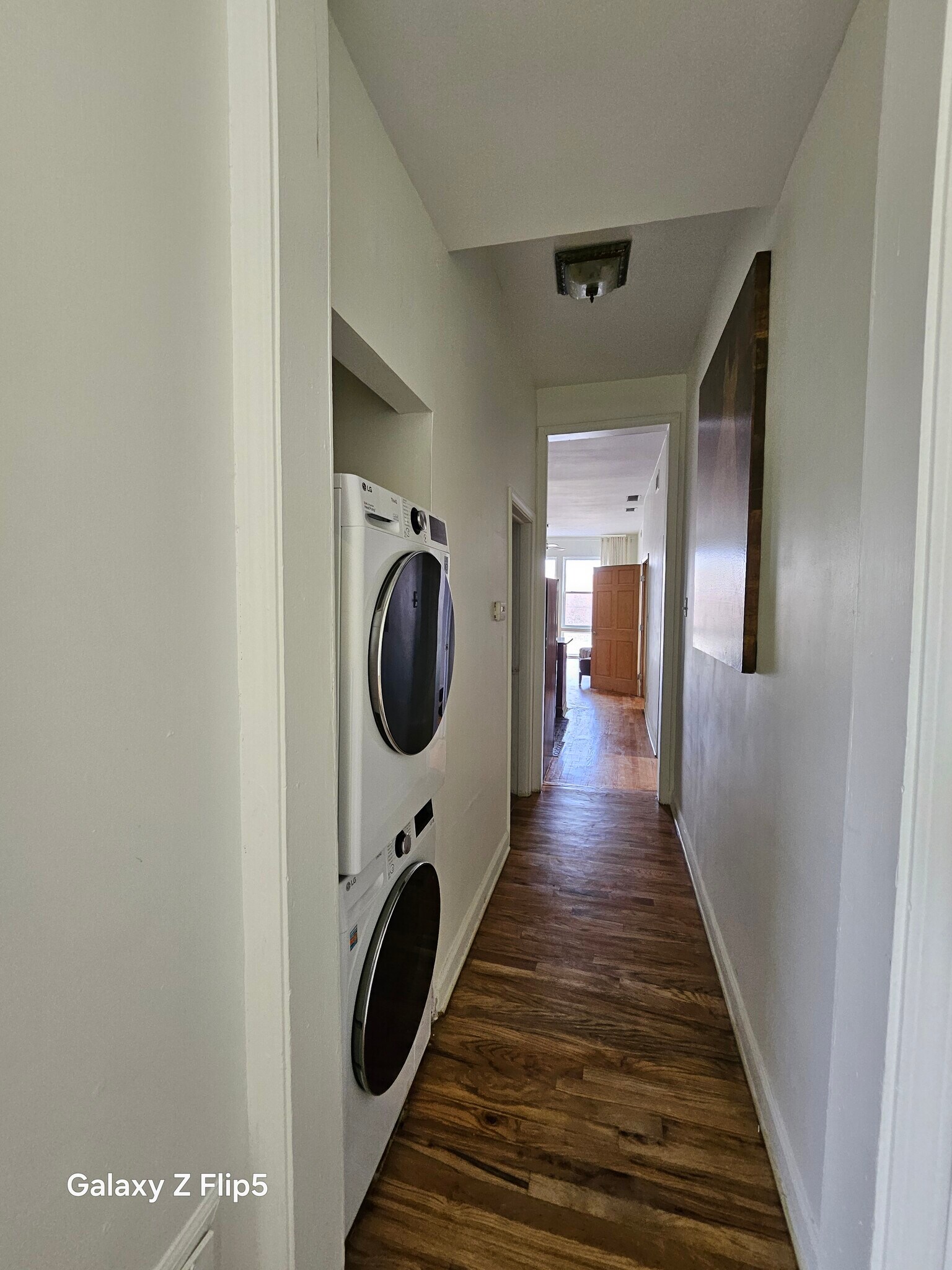 view past w/d towards lr - 2417 W Warren Blvd