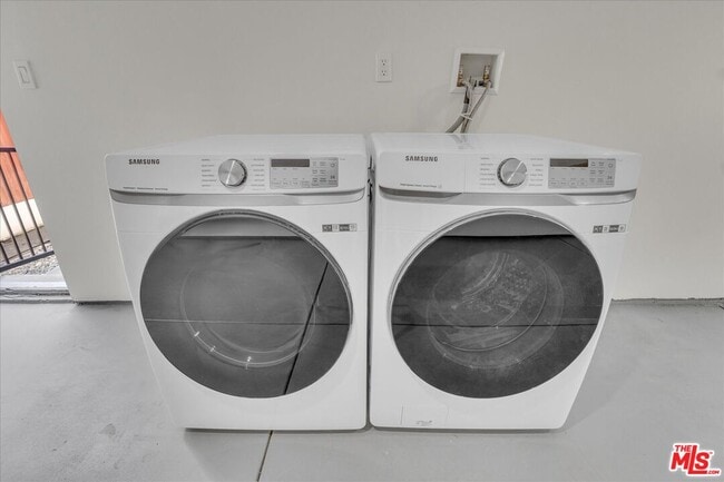 Building Photo - 10347 Hillhaven Ave