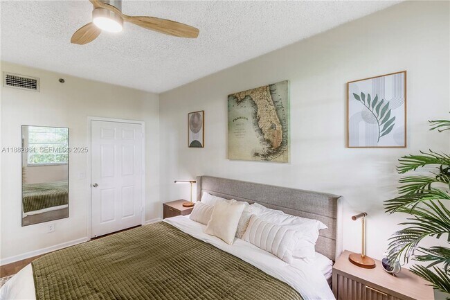 Building Photo - 3255 NE 184th St