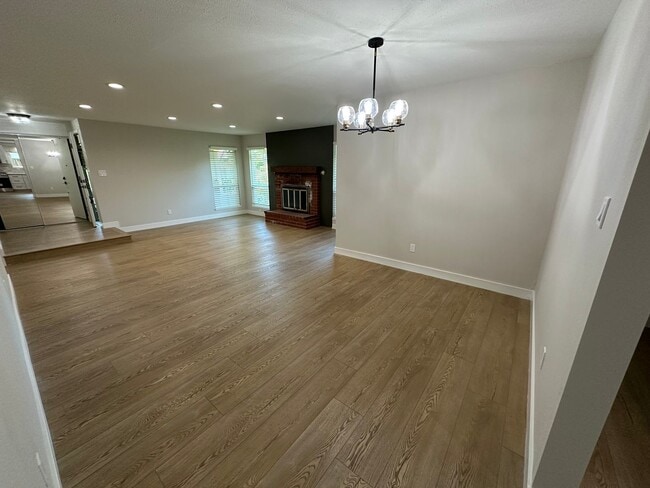 Building Photo - 3 Bed 2 Bath Single Family Home In Danvill...