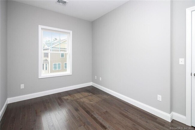 Building Photo - 35 Ringgold St