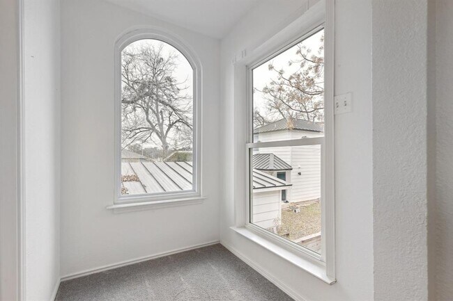 Building Photo - 2814 Gonzales St