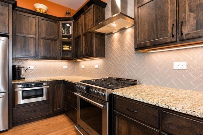 Building Photo - 6245 Vernazza Way