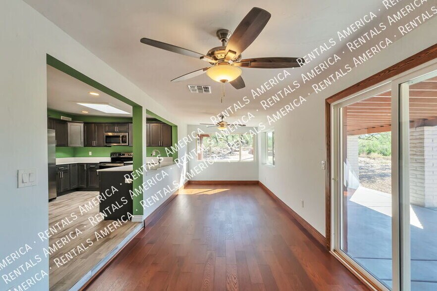 Building Photo - 330 E Mountain Vista Dr