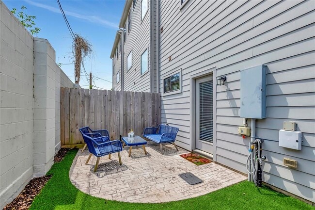 Building Photo - 3210 N MacGregor Way