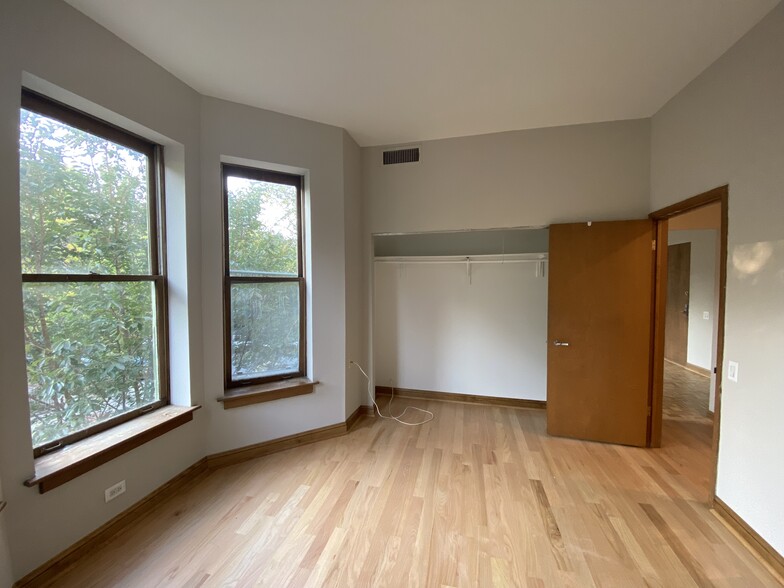 Building Photo - 325 W Wisconsin St
