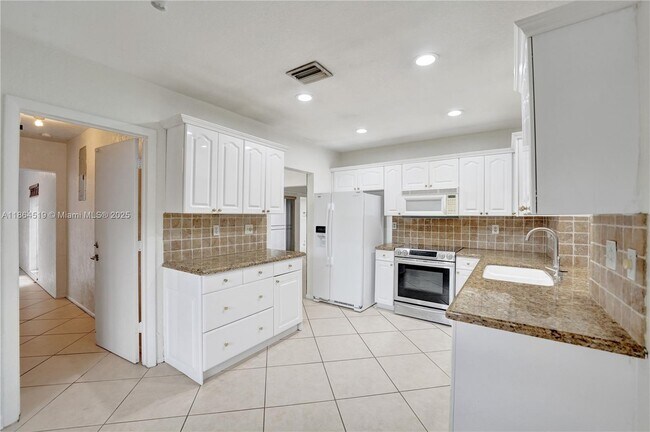 Building Photo - 5708 Mulberry Dr