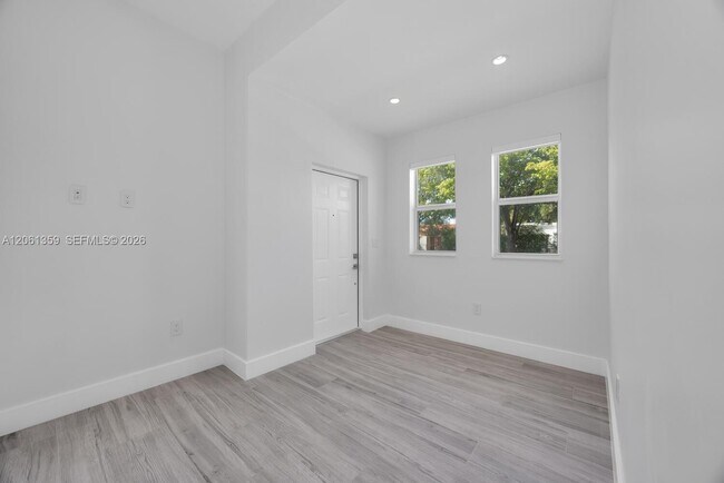 Building Photo - 2426 SW 25th St