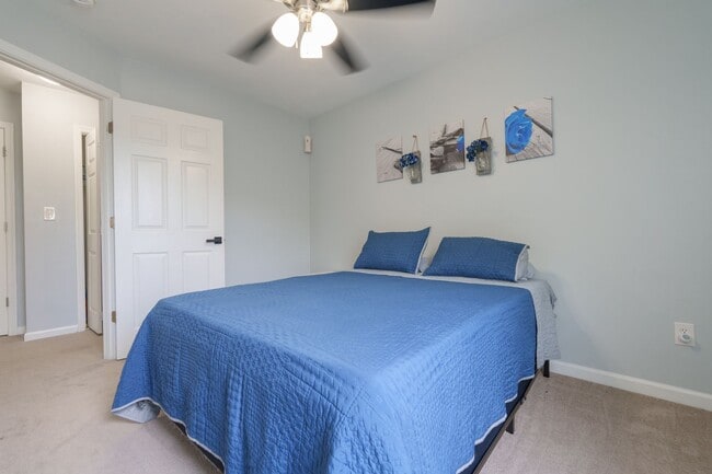 Building Photo - MOVE IN READY 3 Bedroom in the Heart of No...
