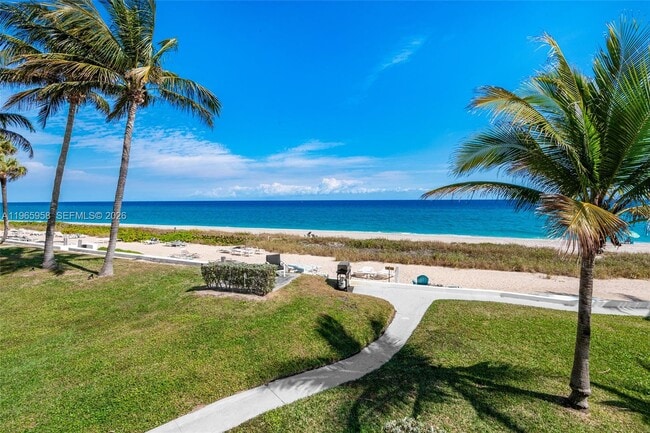 Building Photo - 1041 Hillsboro Mile