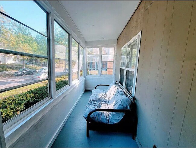 Building Photo - Huge 5-bed 2-bath house with 3rd level family room. Avail June 1 2026