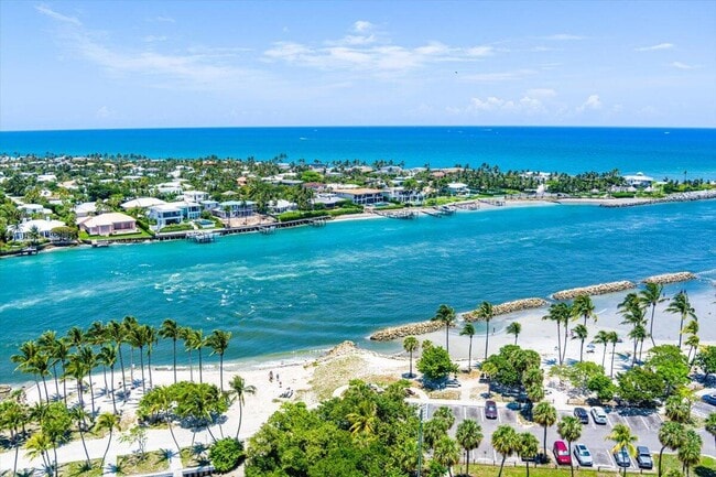 Building Photo - 901 Sandy Oaks Dr