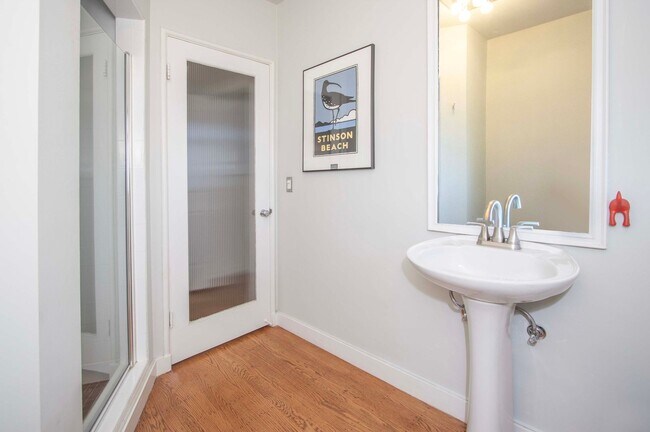 Building Photo - Gated 4bd/3ba Kentfield Home
