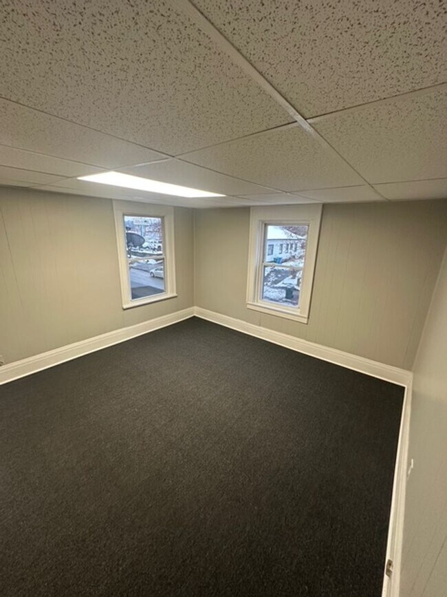 Building Photo - 142-144 Bowman St