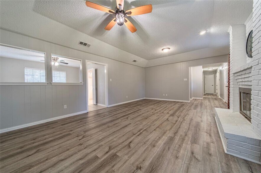 Building Photo - 408 Shoreview Dr