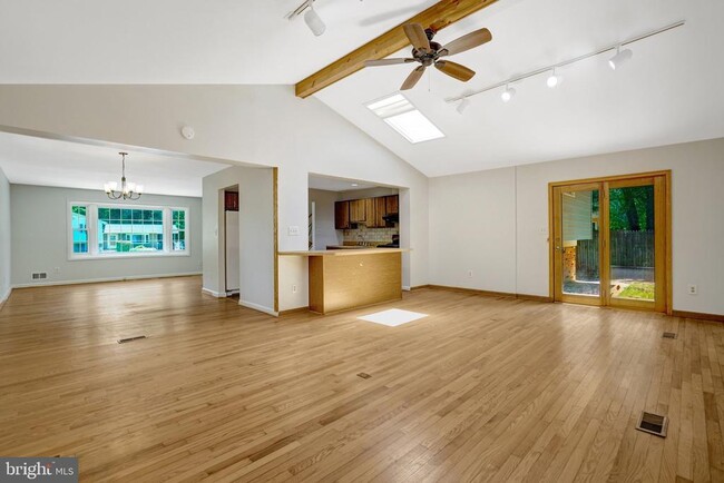 Building Photo - 8236 Governors Ct