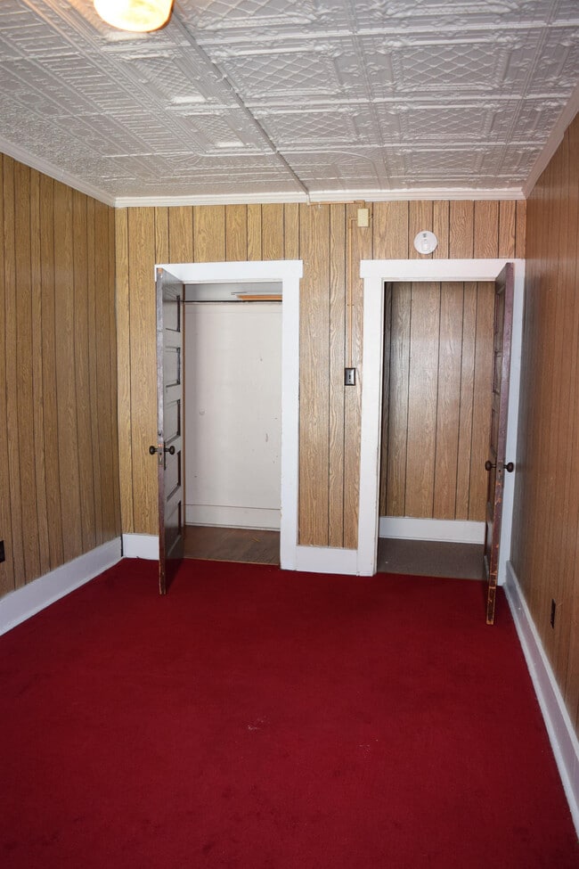 Building Photo - 136 W High St