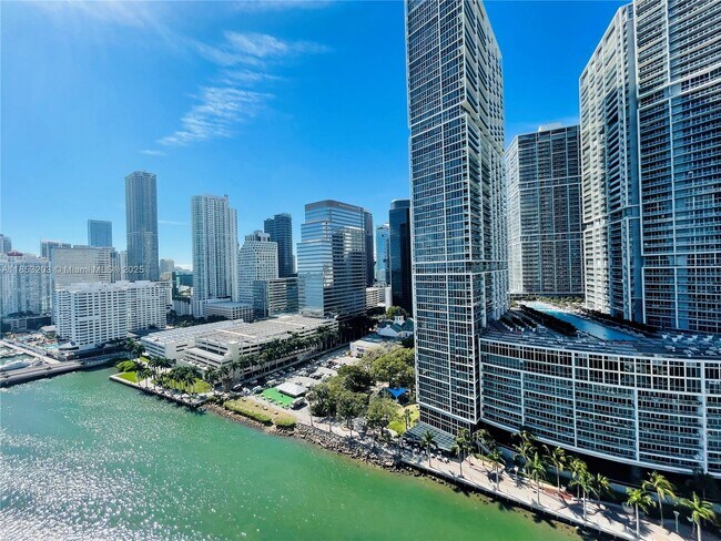Building Photo - 801 Brickell Key Blvd