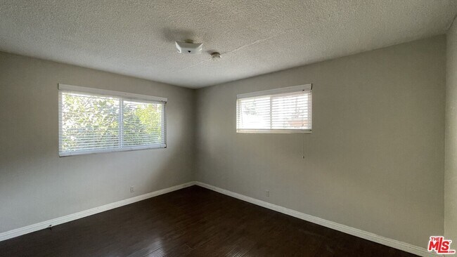 Building Photo - 832 S Gramercy Pl