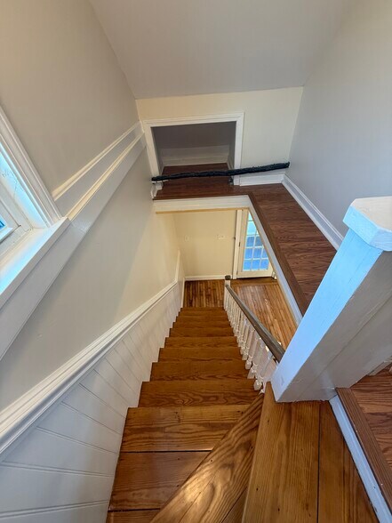 Building Photo - 95 Lake St