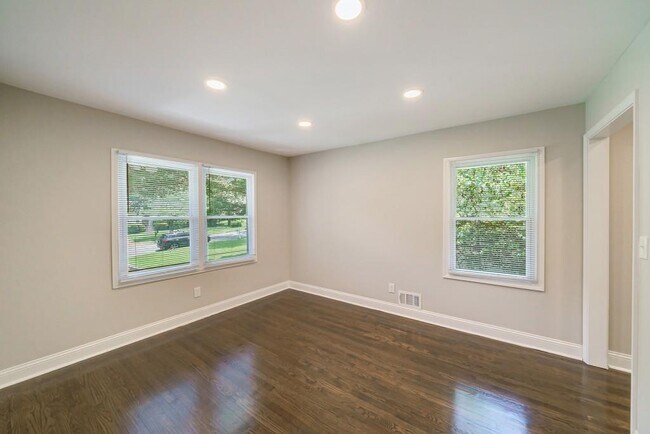 Building Photo - 254 Richardson Rd NW
