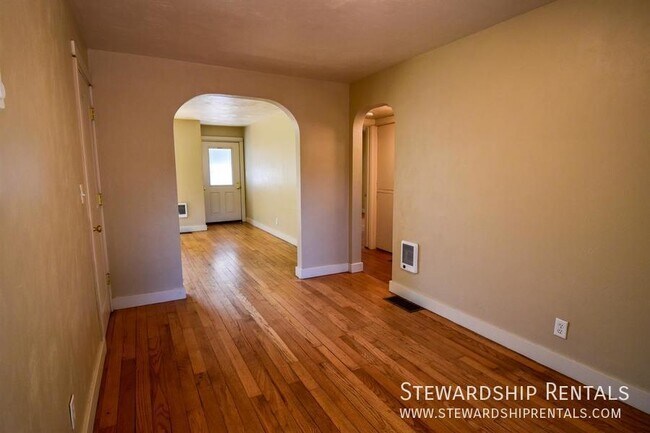 Building Photo - 2273 Hilyard St