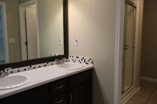 Building Photo - Beautiful 4 Bedroom Home in Midtown Fort C...