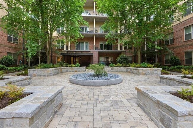 Building Photo - 900 River Vista Drive