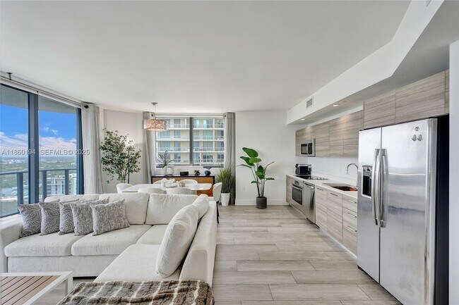 Building Photo - 121 NE 34th St