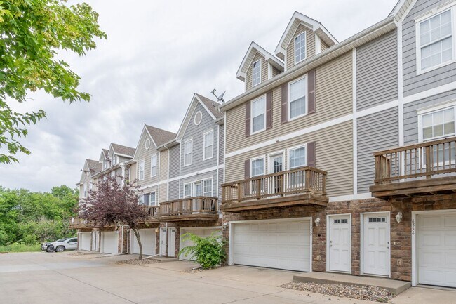 Building Photo - 2 Bedroom 2 Bathroom Town House - Interior Unit