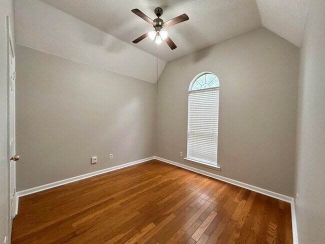 Building Photo - 1117 Dove Hollow Cir W