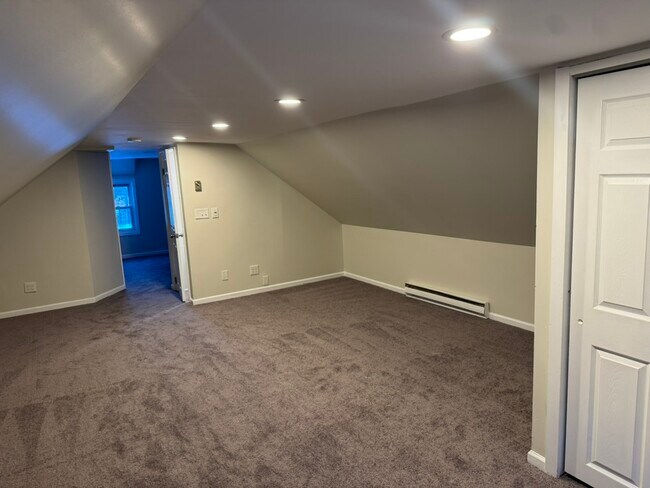 Building Photo - 85 Lawn Park Ave