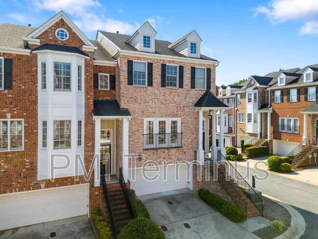 Building Photo - 321 Creekbank Way SE